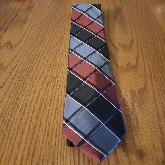 Van Heusen Red, Black & Gray Striped Tie – Classic Silk Blend for Men - Picture 4 of 4